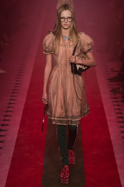 Look 15